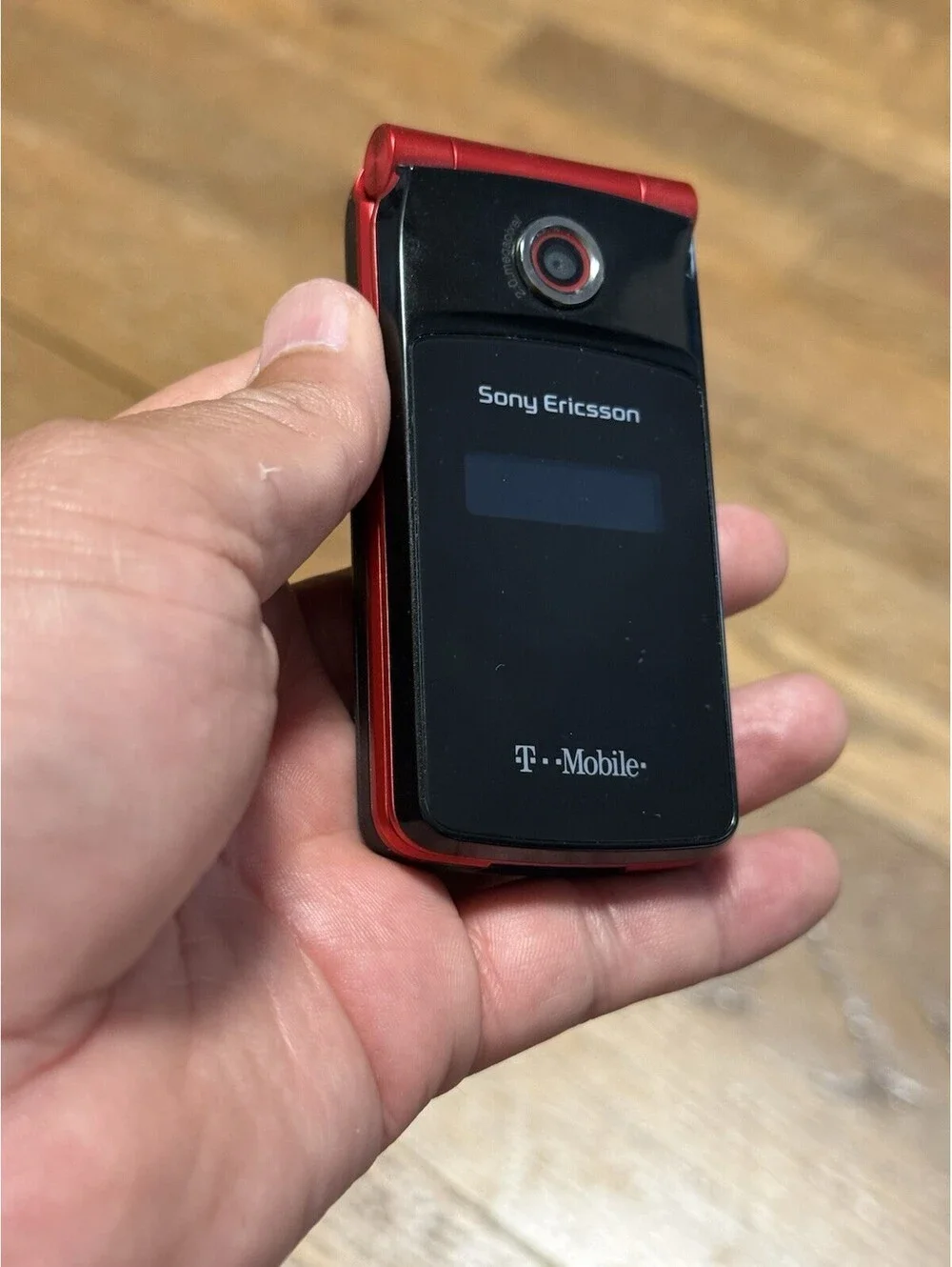 Sony Ericsson TM506 - Red ( T-Mobile ) Flip Phone ( Not Working ) No Power
